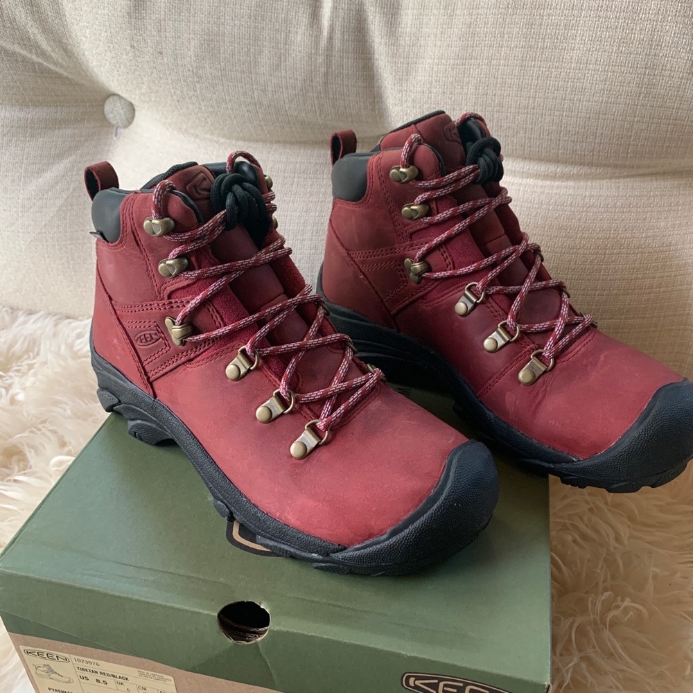 SOLD NIB Keen red/black Pyrenees leather hiking boots 8.5
